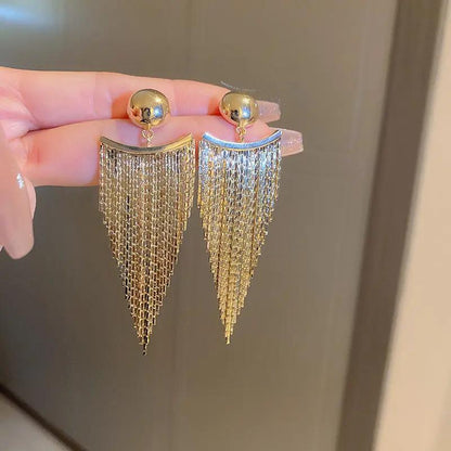 Ball stud with asymmetric chain tassel fringe, gold | Hair Your Lux
