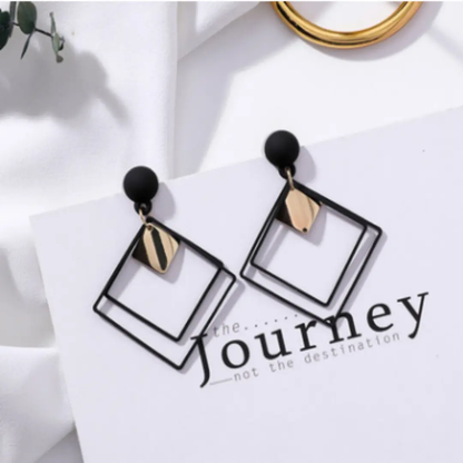 Open-frame square dangle earrings with central drop | Hair Your Lux