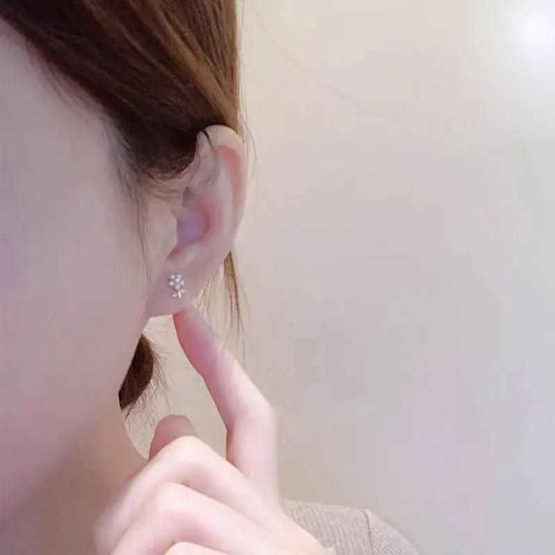 Five-petal pearl flower stud earrings, gold-tone | Hair Your Lux