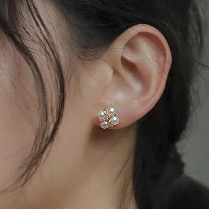 Four-pearl clover stud earrings, gold-tone | Hair Your Lux