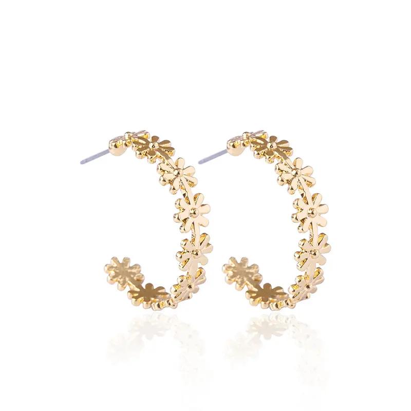 Daisy chain gold hoop earrings, detail | Hair Your Lux