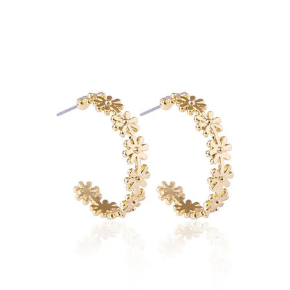 Daisy chain gold hoop earrings, detail | Hair Your Lux